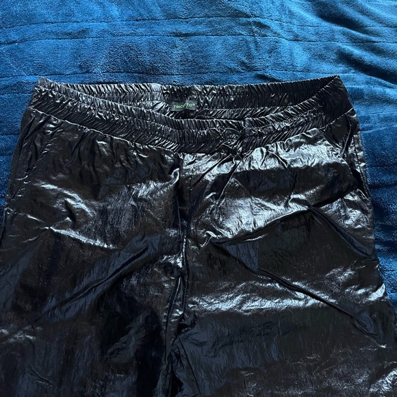 Black shiny pants size medium - Picture 4 of 4